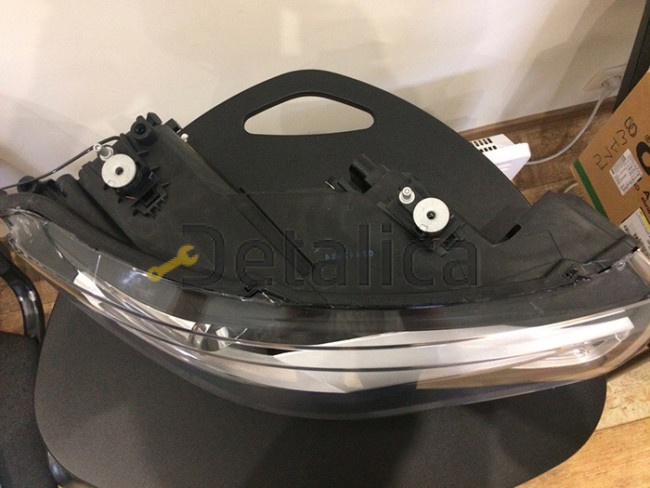 Фара правая с регулятором мотора ксенон D3S для Ауди А1 от 2010 (Depo) диодная