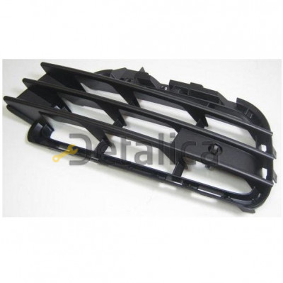 Решетка бампера передняя левая с отверстием под парктроник для Фольксваген Туарег от 2011 (Тайвань)