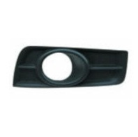 Решетка бампера передняя правая под противотуманку черная для Шевроле Круз