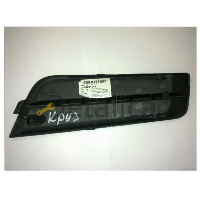 Решетка бампера передняя левая без отверстия под противотуманку черная для Шевроле Круз