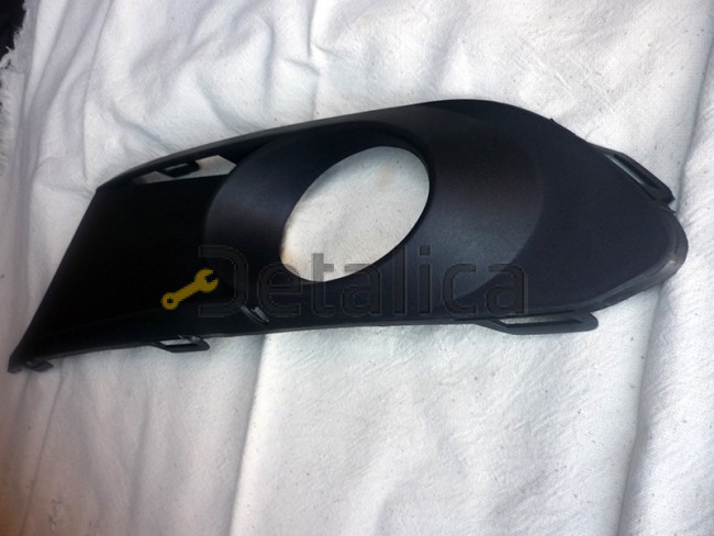 Решетка переднего бампера левая с отверстием под ПТФ для Фольксваген Джетта 6 (VI) от 2011 (Тайвань)