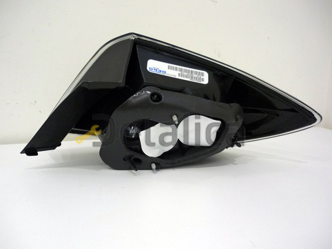 Фонарь задний внешний левый Мазда 3 хэтчбек 2004-2006