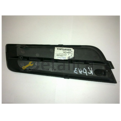 Решетка бампера передняя правая без отверстия под противотуманку черная для Шевроле Круз