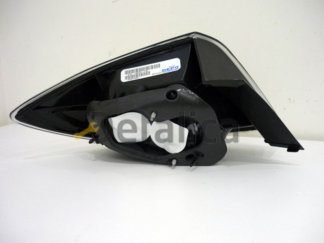 Фонарь задний внешний правый Мазда 3 хэтчбек 2004-2006