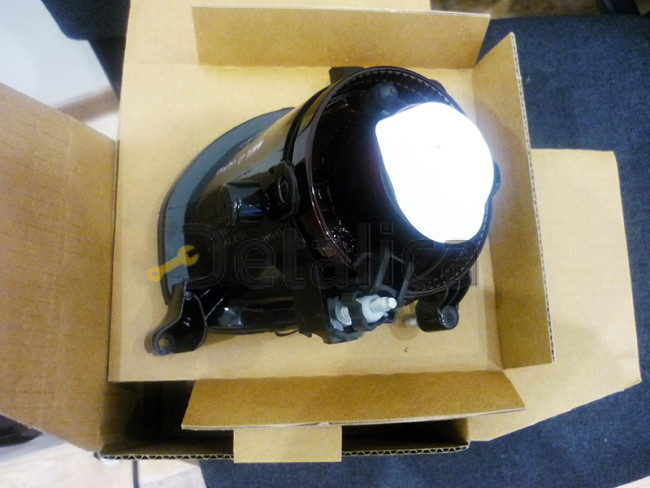 Фара противотуманная левая для Тойота Авенсис от 2003-2005 (Depo)