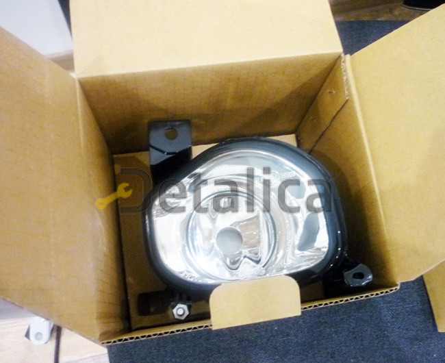 Фара противотуманная правая для Тойота Авенсис от 2003-2005 (Depo)