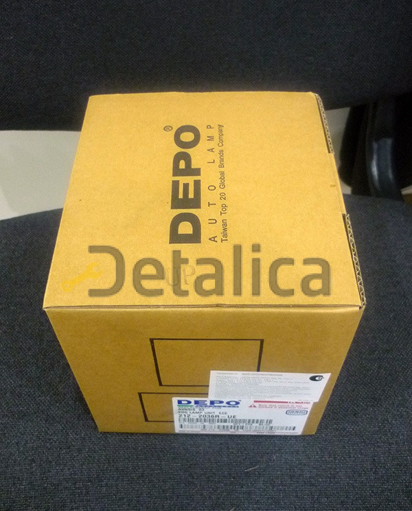 Фара противотуманная правая для Тойота Авенсис от 2003-2005 (Depo)