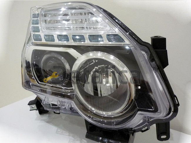 Фара правая для Ниссан Х-Трейл Т31 рестайл с линзой