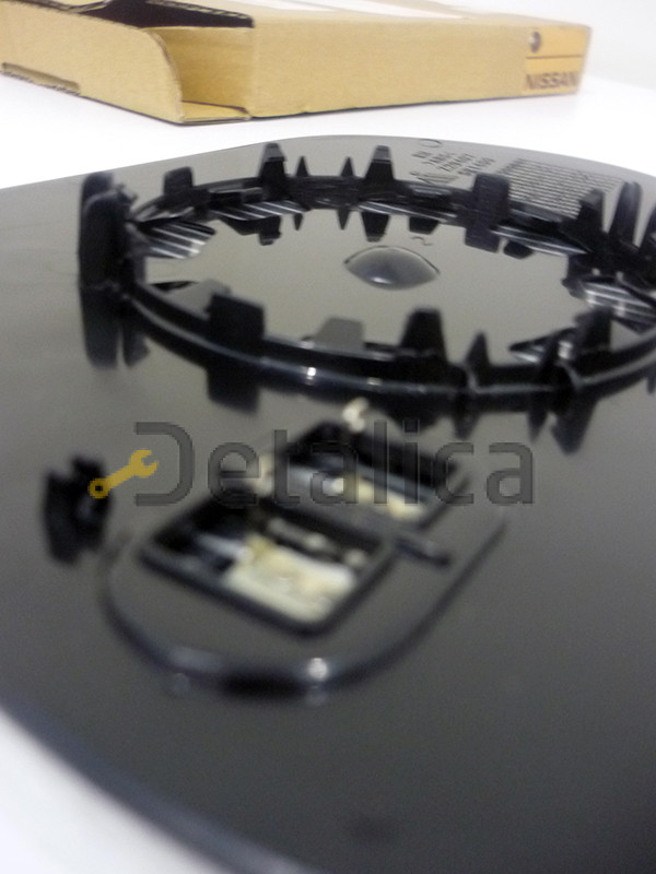 Стекло зеркала правое для Ниссан Жук оригинал