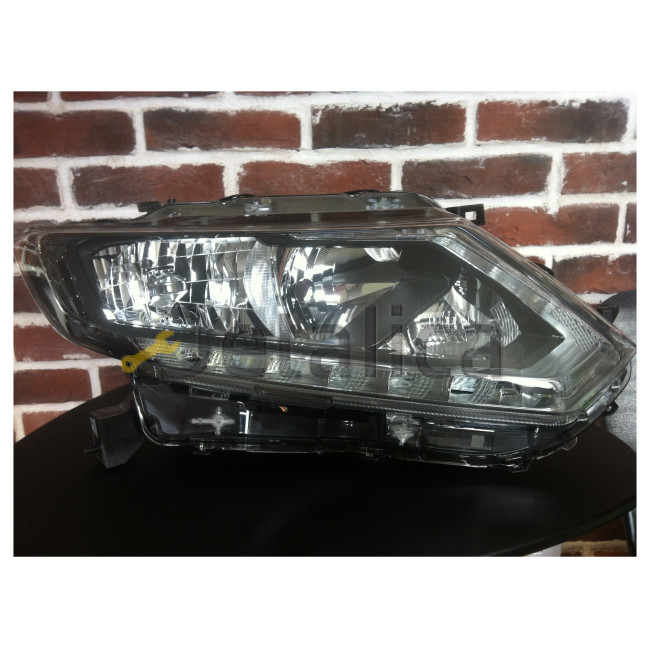 Фара правая для Ниссан Х-Трейл Т32 галоген ( корпус ) оригинал