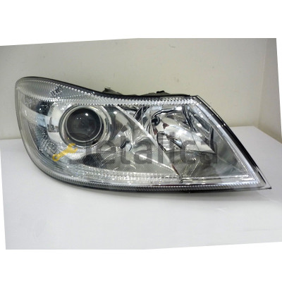 Фара правая для Шкода Октавия 2008-2012 оригинал