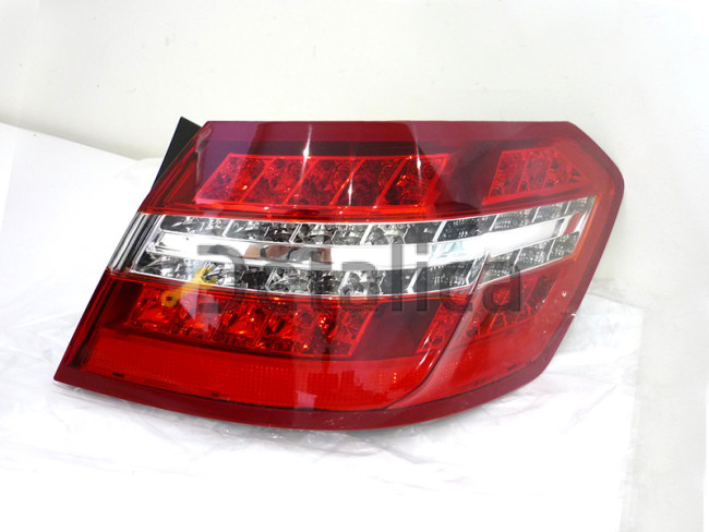 Фонарь задний внешний правый диод  AVANTGARD для Мерседес W212