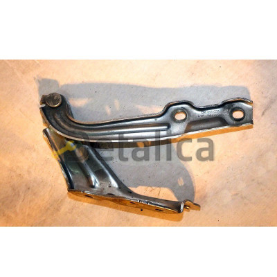 Петля капота левая для Шкода Октавия А7 оригинал