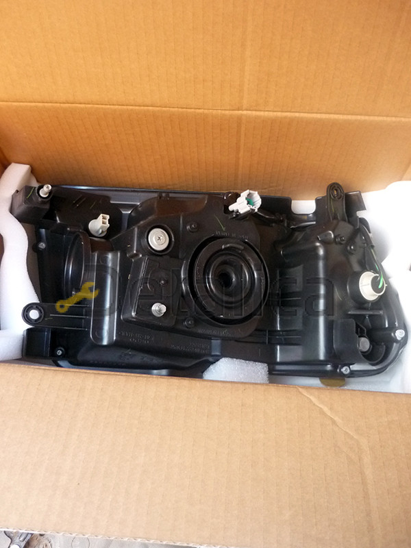 Фара левая для Ниссан Патрол Y61 без корректора