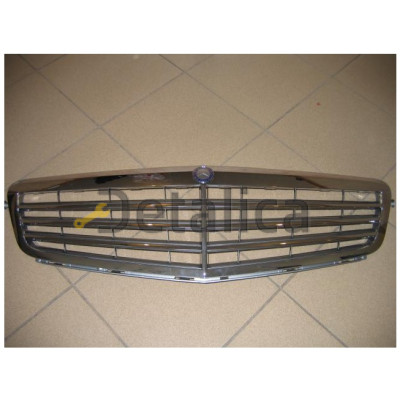 Решетка радиатора ELEGANCE оригинал для Мерседес W204 от 2007 Решетка радиатора ELEGANCE оригинал для Мерседес W204 от 2007
