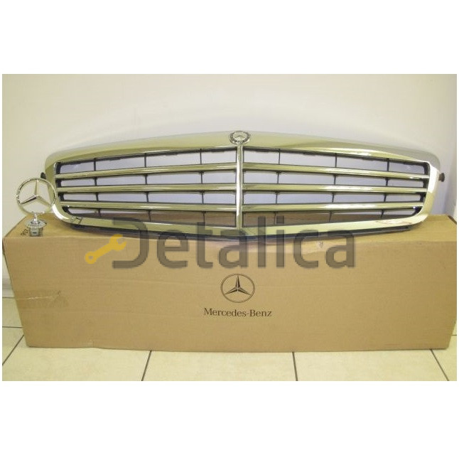 Решетка радиатора classic оригинал для Мерседес W204 от 2007