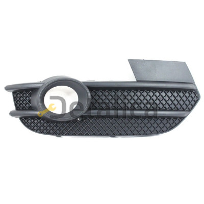 Решетка бампера переднего правая с отв под противотуманку для Ауди Q3 от 2011 (Китай)