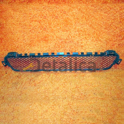 Решётка в передний бампер Мерседес W205 неоригинал