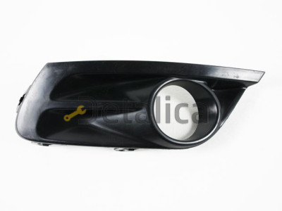 Renault FLUENCE решетка бампера передн прав