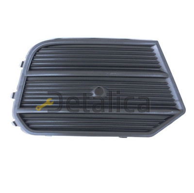 Решетка бампера переднего правая под датчик парковки для Ауди Q3 от 2014-2019 (Тайвань)