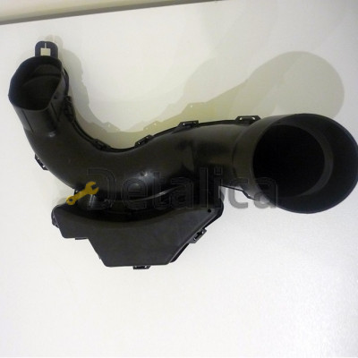 Корпус (патрубок) воздушного фильтра Ниссан Жук