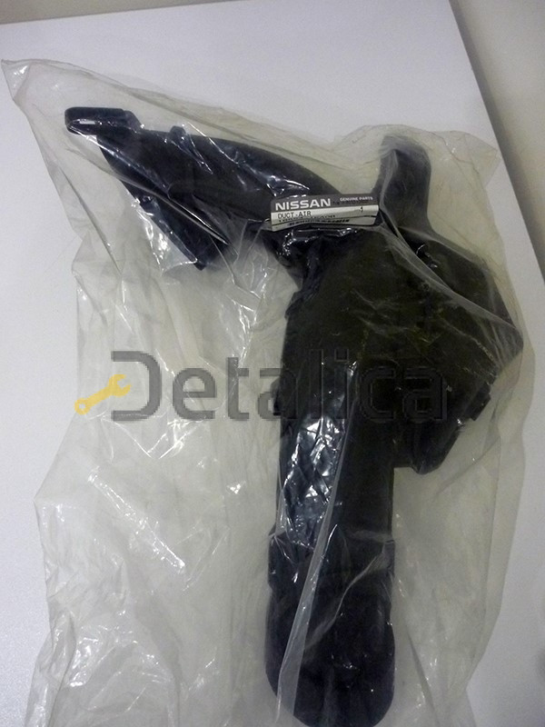 Корпус (патрубок) воздушного фильтра Ниссан Жук