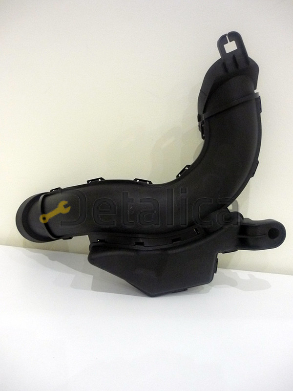 Корпус (патрубок) воздушного фильтра Ниссан Жук