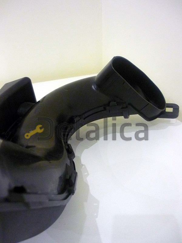 Корпус (патрубок) воздушного фильтра Ниссан Жук