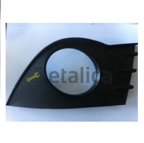 Решетка бампера передняя правая под противотуманку черная для рено клио от 2006