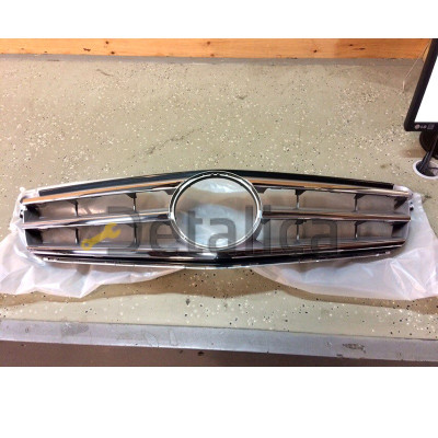 Решетка радиатора AVANTGARD для Мерседес W204 от 2007