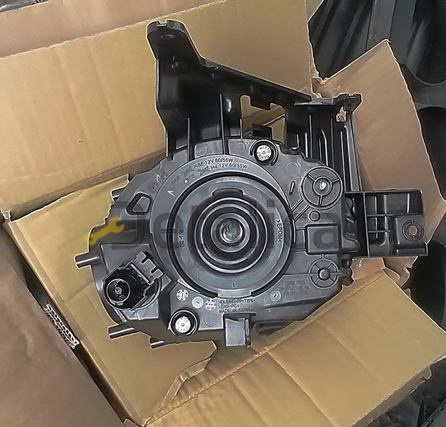 Фара левая для Ниссан Жук под корректор