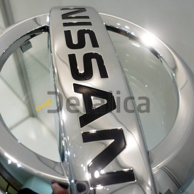 Эмблема в решётку радиатора Ниссан Кашкай J10 рестайл