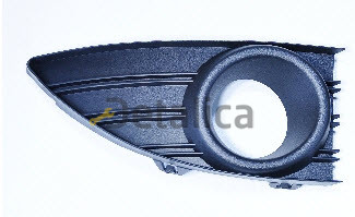 Renault FLUENCE решетка бампера передн прав с отв п/противотум с черн