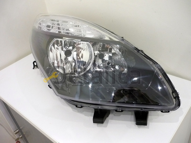 Фара правая на Рено Сценик 2009-2012 TYG