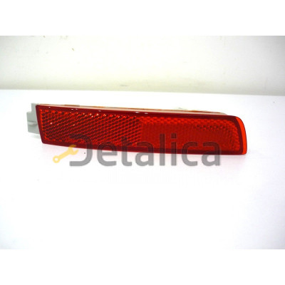 Катафот заднего бампера правый для Ниссан Центра В17 оригинал