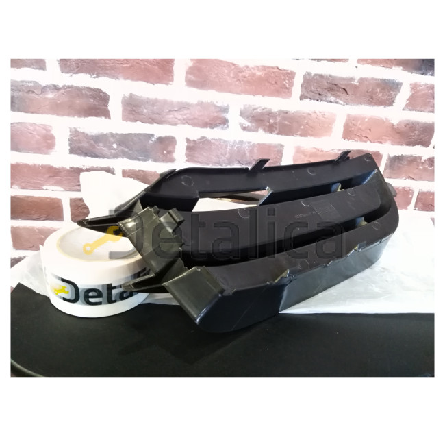 Решетка бампера передняя левая без отв под противотуманку для Ауди А1 от 2010 ( Тайвань )