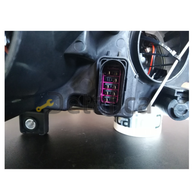 Фары тюнинг-комплект с регулятором мотора линза с 2 светящимися ободками внутри черная для Фольксваген Пассат Б6 от 2005 (Depo)