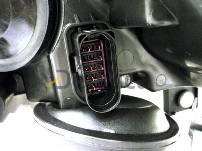 Фара правая с рег мотора линзованная внутри хром для Фольксваген Пассат Б6 от 2005 (Depo)