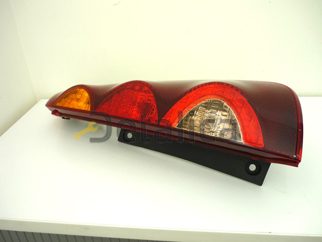 Фонарь задний правый для Ниссан Ноте Е11 оригинал