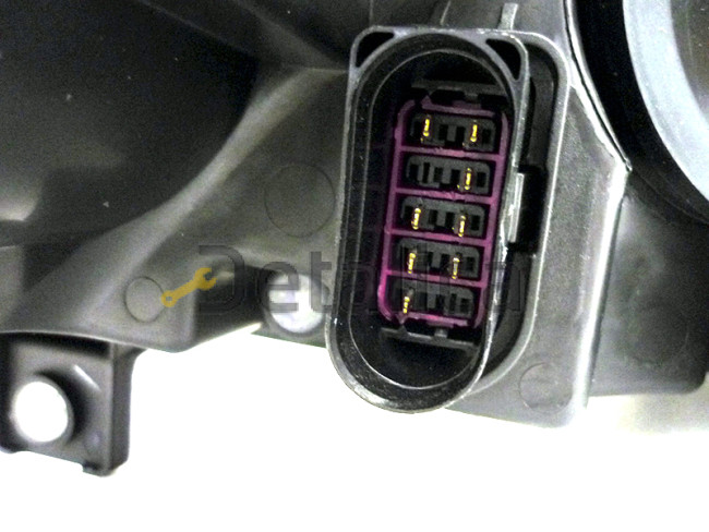 Фара левая с рег мотора линзованная внутри черная для Фольксваген Пассат Б6 от 2005 (Depo)