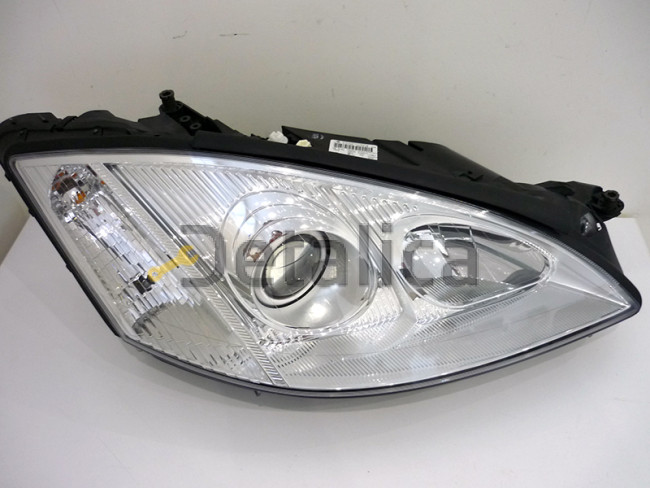 Фара правая для Мерседес W221 Оригинал