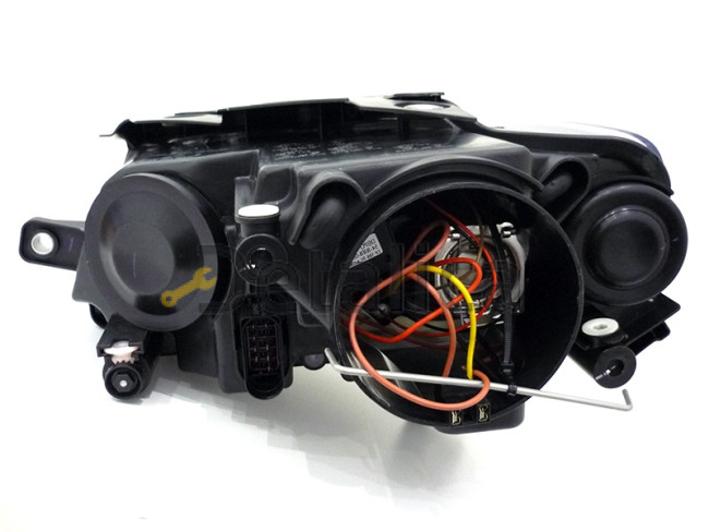 Фара правая с рег мотора линзованная внутри черная для Фольксваген Пассат Б6 от 2005 (Depo)