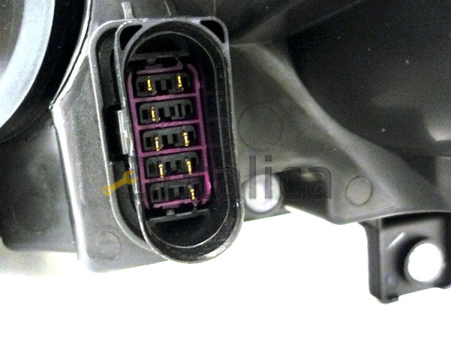 Фара правая с рег мотора линзованная внутри черная для Фольксваген Пассат Б6 от 2005 (Depo)