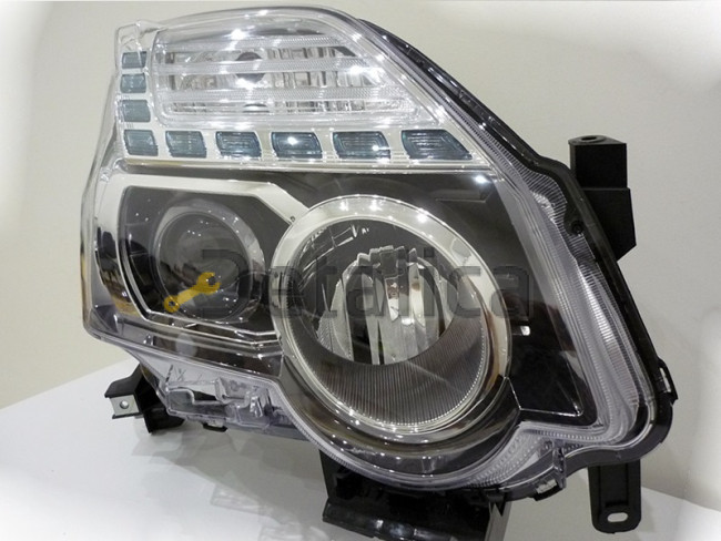 Фара правая для Ниссан Х-Трейл Т31 рестайл с линзой оригинал