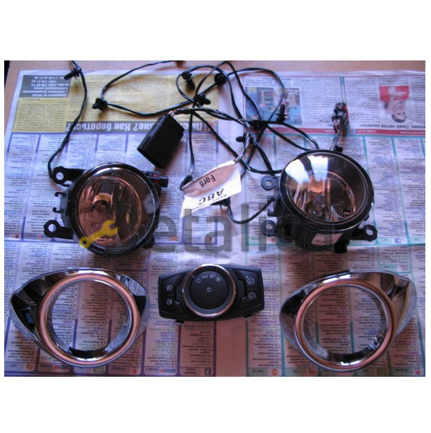 Фара противотуманная левая+правая комплект  с проводкой кнопкой решетка бампера хром для форд фокус от 2011