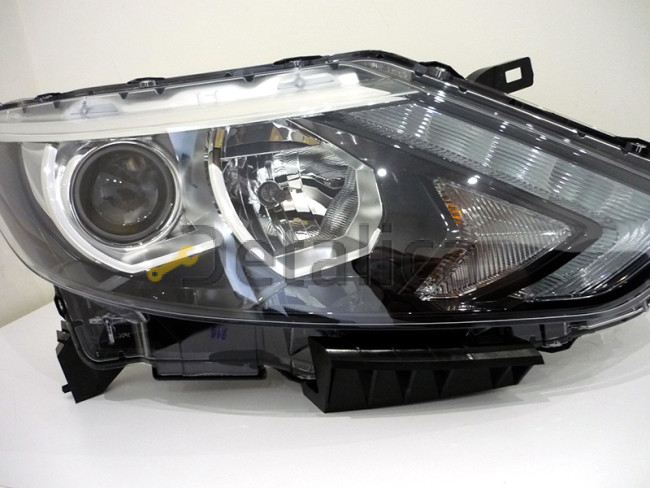 Фара передняя правая для Ниссан Кашкай J11 оригинал галоген диодная