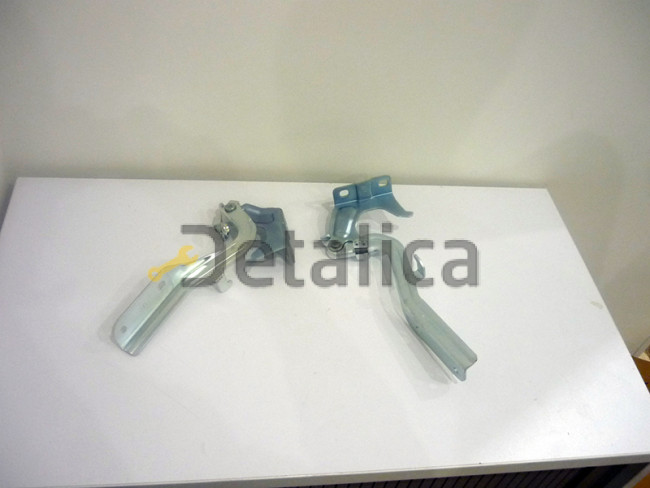 Петли капота для Ниссан Жук оригинал