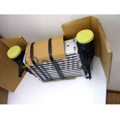 Интеркулер правая сторона для Ауди А4 2008- AVA