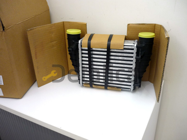 Интеркулер правая сторона для Ауди А4 2008- AVA