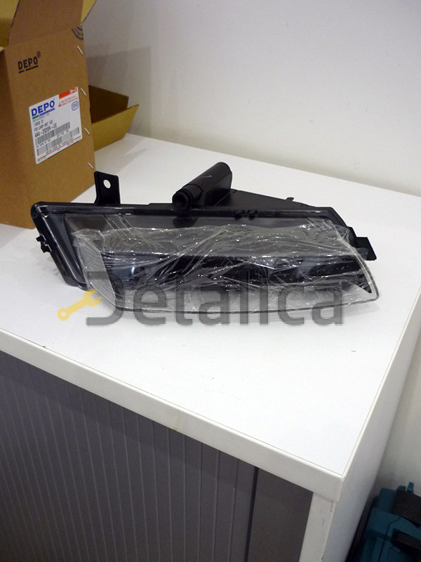 Фара противотуманная правая для BMW E87 рестайл